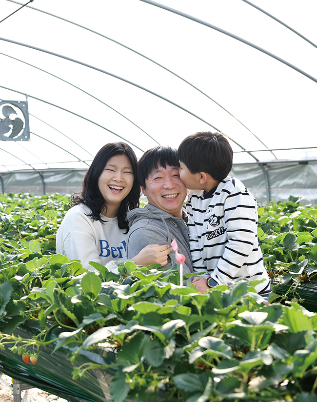 설레임 딸기정원 하미경·김명덕 부부와 자녀