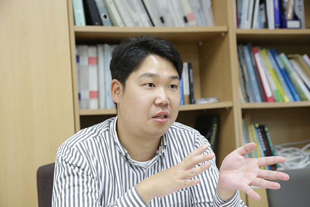 신문철 연구사
