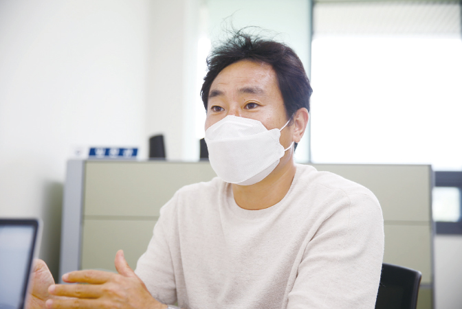 아열대 과수에 대해 설명하는 임찬규 농업연구사