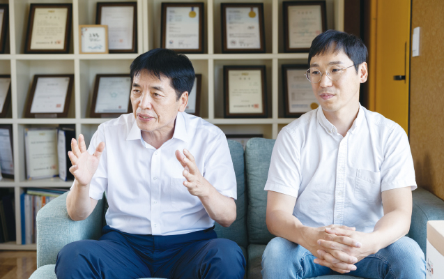 정두균 자문위원과 김성균 대표