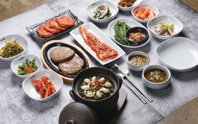 마늘시래기밥과 떡갈비 정식