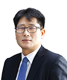 이 용 범